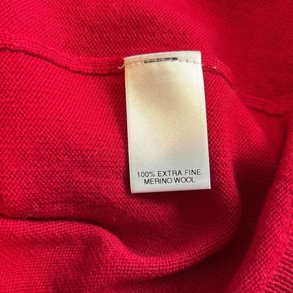 Turnbury Extra Fine Merino Wool V neck sweater size M NWT - Picture 8 of 9